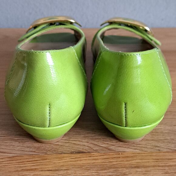 Stuart Weitzman Lime Green Patent Leather Peep Toe Flats 6.5 Gold Buckle Spain - Picture 3 of 12